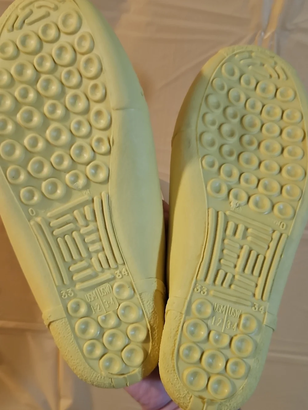 FROGGS WATER SHOES: YELLOW: NEW WITH TAGS: YOUTH 1-2